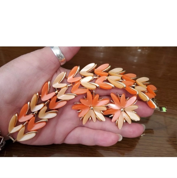 Vintage Claudette Thermoset Bracelet & Clip Earrings Set - Picture 3 of 5